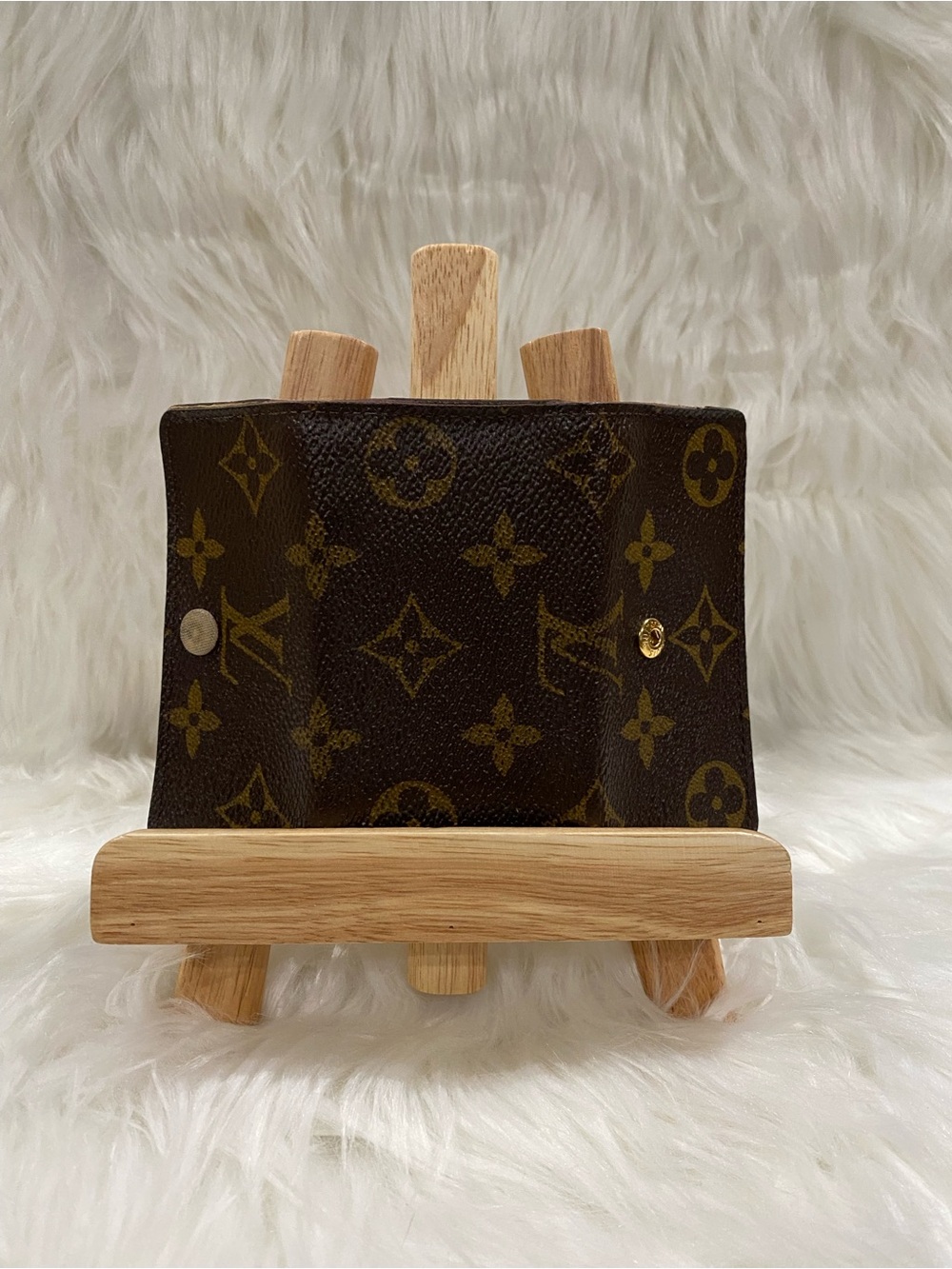 Louis Vuitton Monogram Brown Canvas Key Holder - burgundy interior - Picture 5 of 8